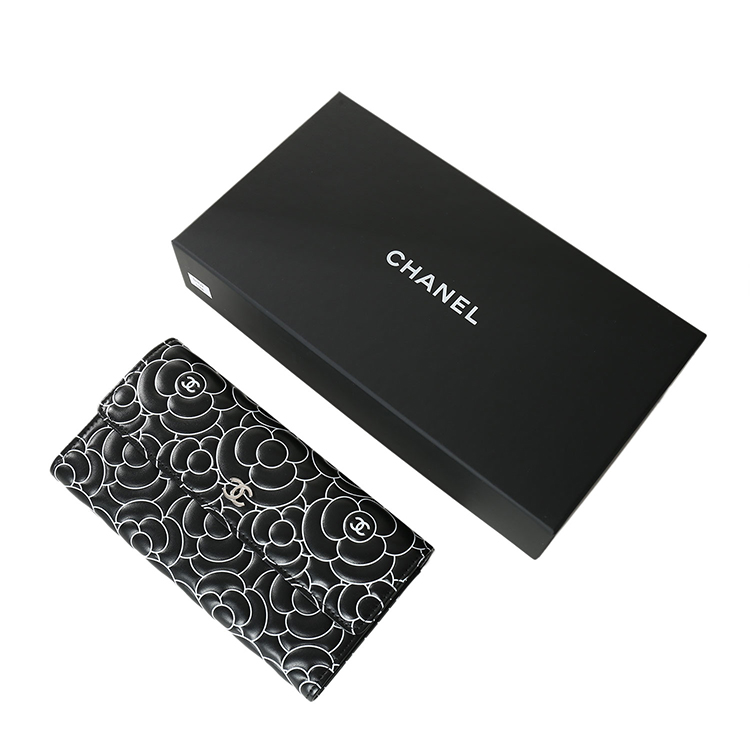 chanel(香奈儿) 山茶花图案黑色皮质长款按扣钱夹