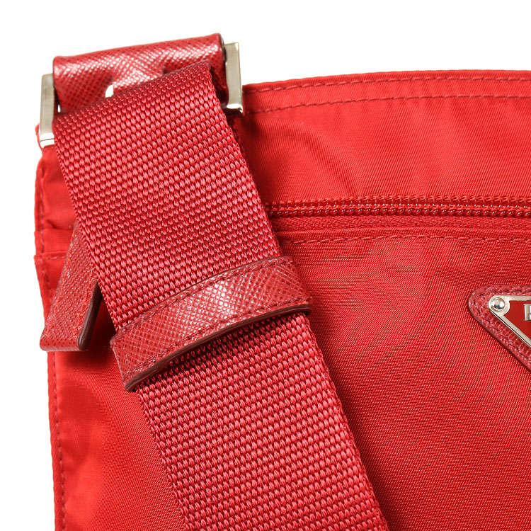 prada(普拉达) m红色尼龙斜挎包