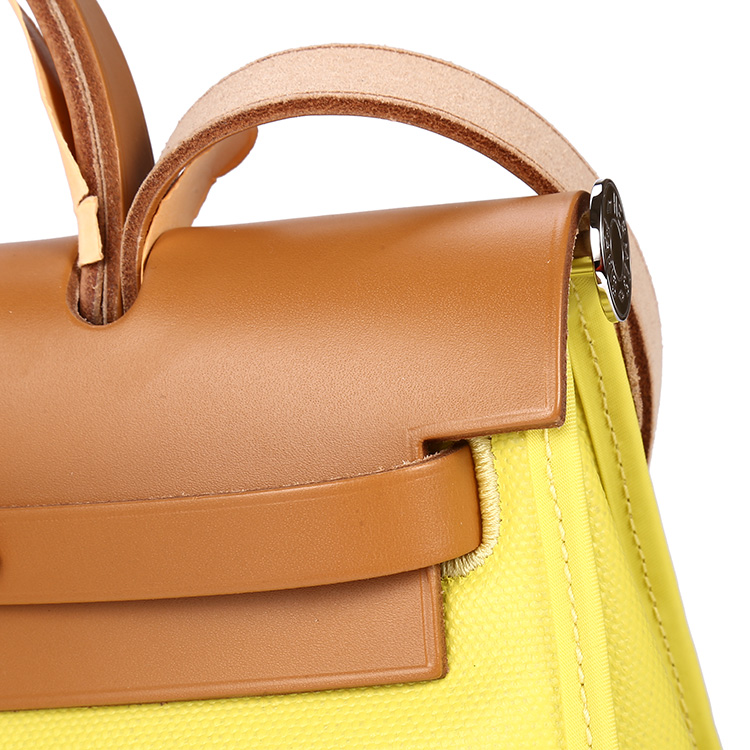 hermes(爱马仕) 柠檬黄/米拼色帆布斜挎包herbag31