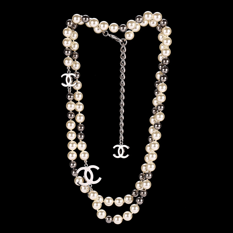 chanel(香奈儿) 银色双c灰白珍珠长款毛衣项链