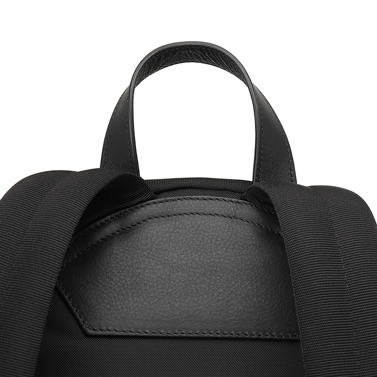 givenchy(纪梵希) 黑色尼龙鲨鱼双肩包