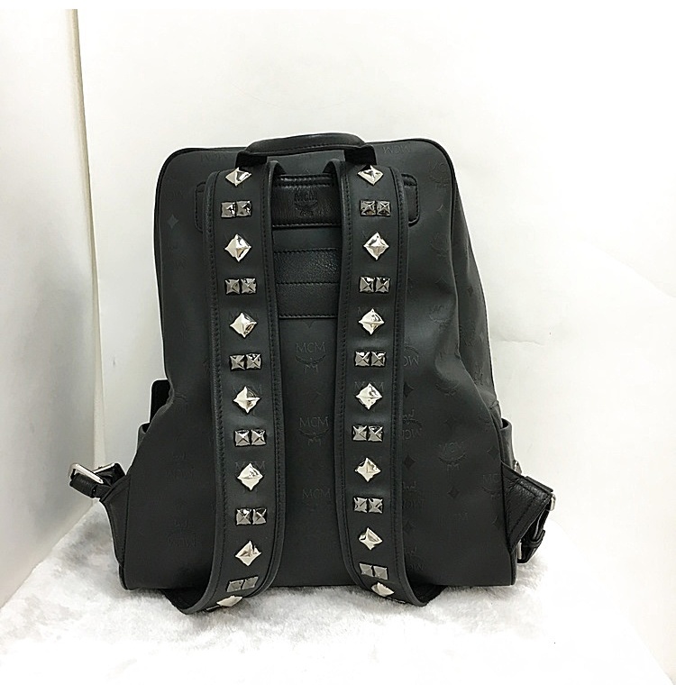 mcm(mcm) 黑色pvc限量款铆钉装饰双肩背包 yh