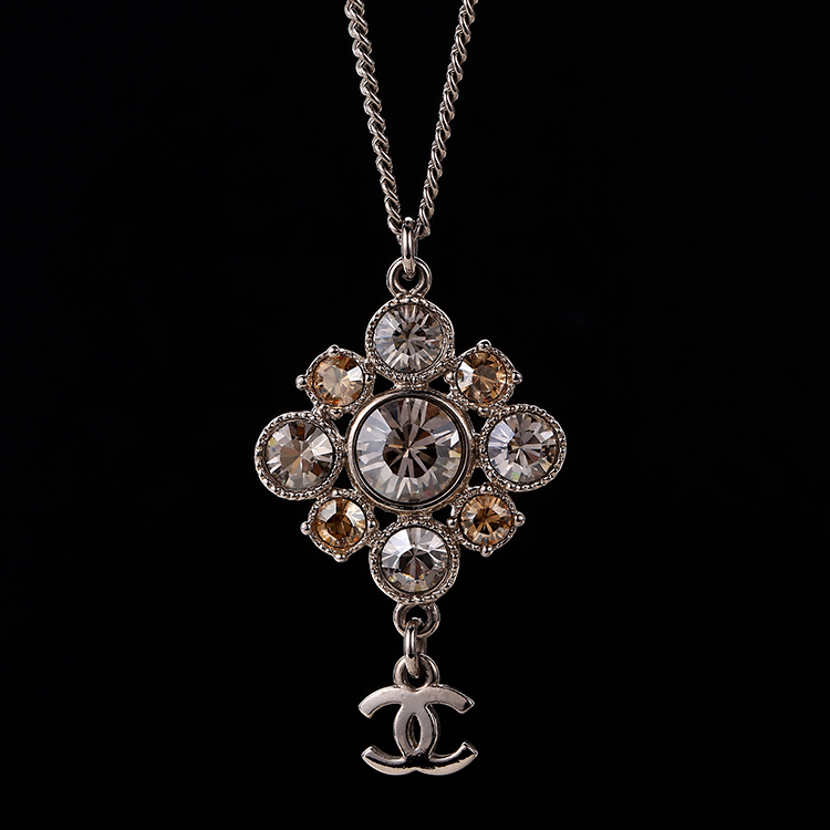 chanel(香奈儿) 巴洛克系列水钻吊坠项链