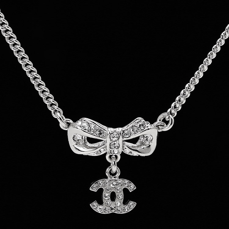 chanel(香奈儿) 银色蝴蝶结小双c镶水钻吊坠项链