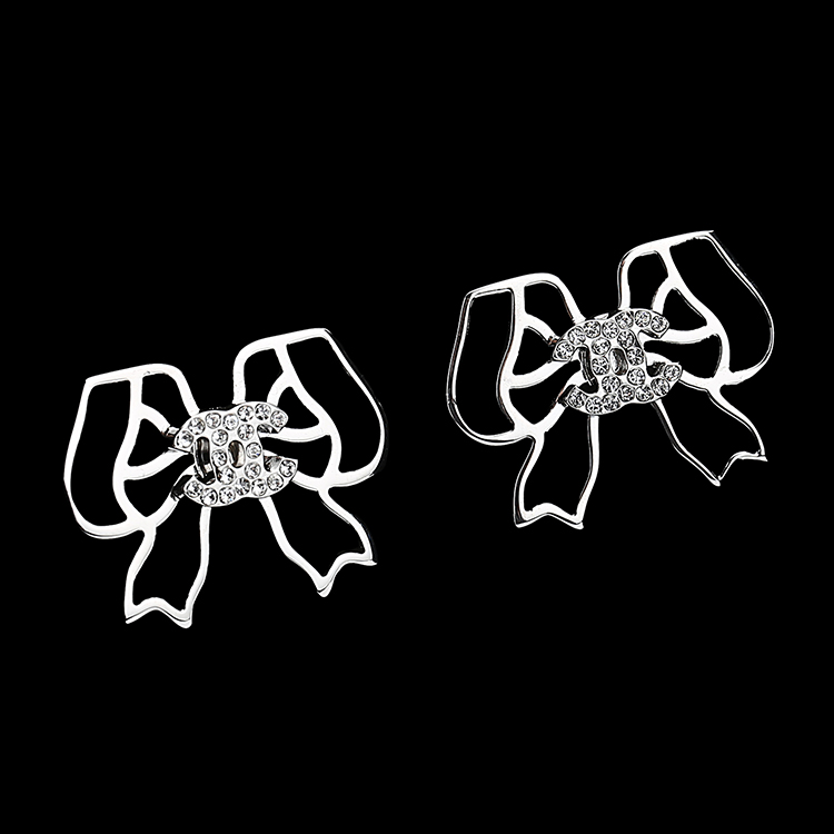 chanel(香奈儿) 银色蝴蝶结小双c镶水钻耳钉