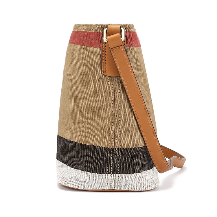 burberry(博柏利) #咖啡色经典格纹帆布女士斜挎包 水桶包