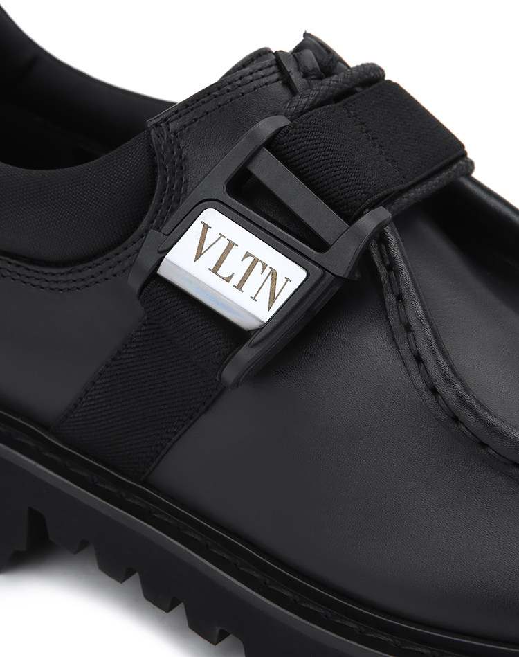 valentino garavani/华伦天奴 黑色 男士vltn插扣饰带德比鞋 uy2s0d60