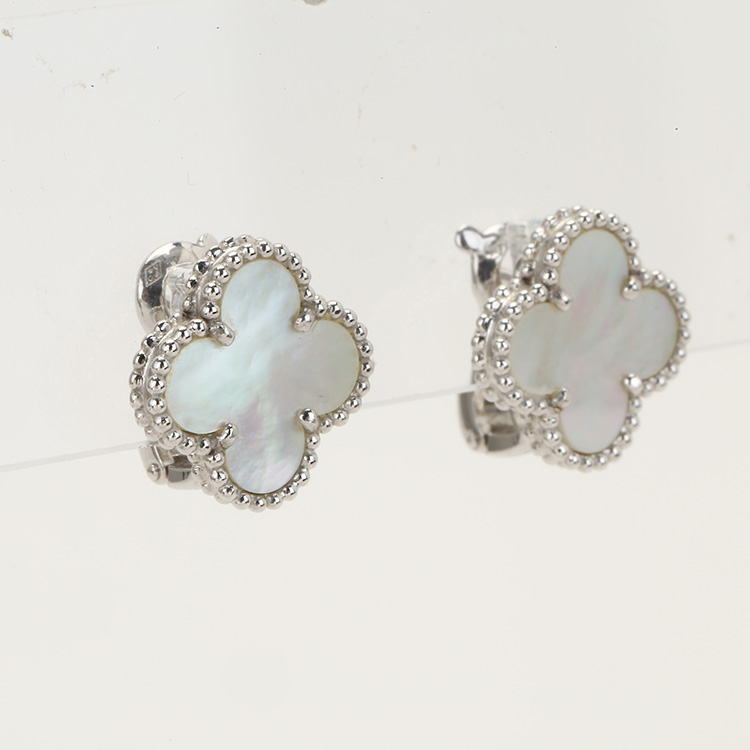 & arpels(梵克雅宝) vintage alhambra系列18k金白贝母四叶草耳钉