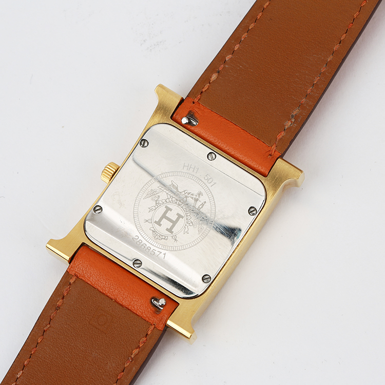 4、爱马仕推出了两款  Wild限量手表