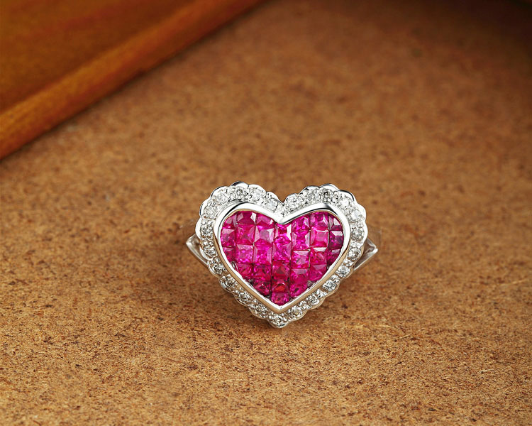 03克拉 18k金镶钻心形红宝石戒指 玲珑心