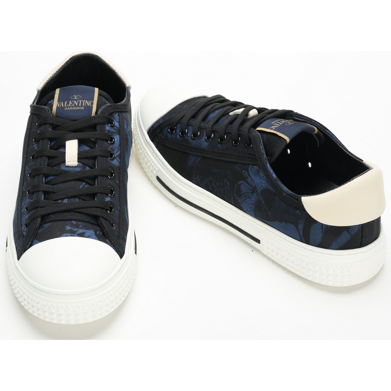 华伦天奴高仿男鞋复刻"养鋭蓄威"