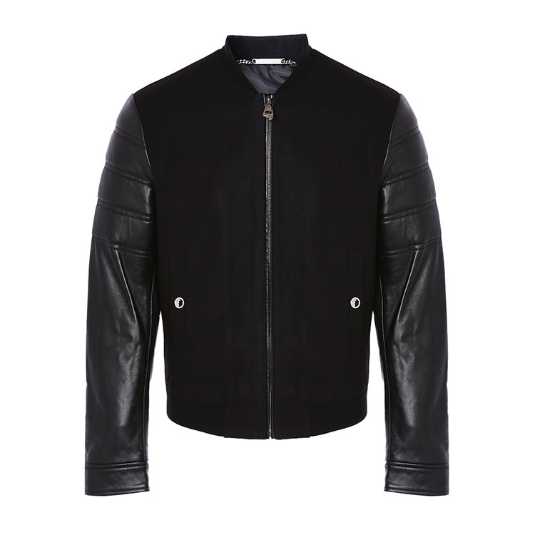 versace collection品牌起初只制作男装,并着眼于美国市场,通过正装和