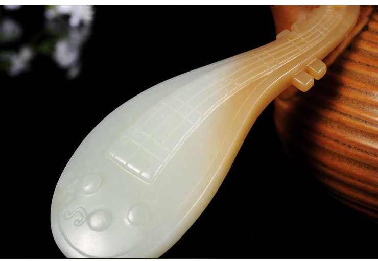 yubaotang/瑜宝堂 精选高密度天然和田玉白玉糖料苏工细腻精雕琵琶