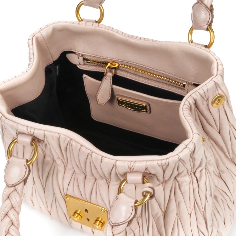 【miumiu缪缪 手提包】miumiu/缪缪 女士裸粉色小羊皮褶皱手提包【正