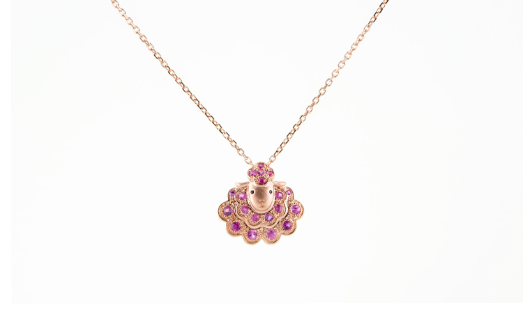 heramoment/赫拉臻藏 18k金粉色蓝宝石羊吊坠(含链)