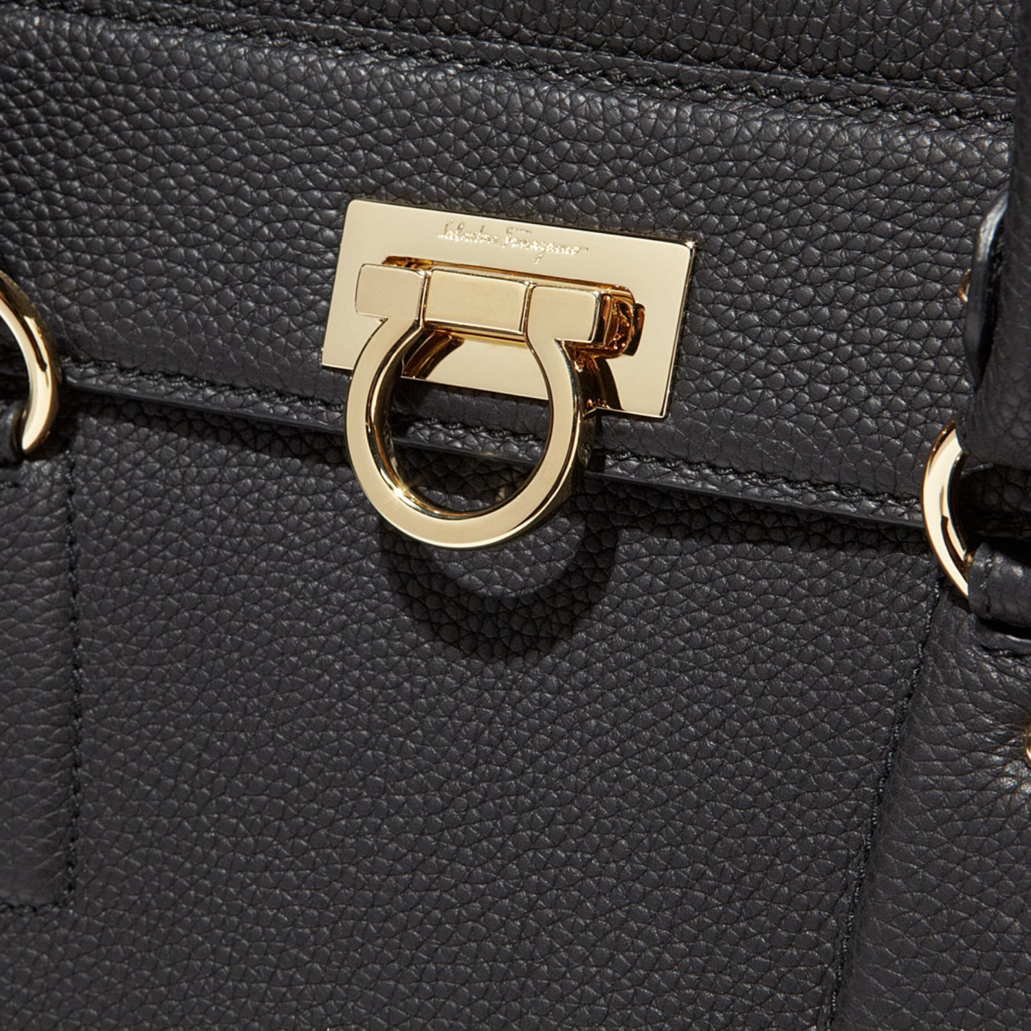 【包邮包税】salvatore ferragamo/菲拉格慕 女士黑色压纹牛皮手提包