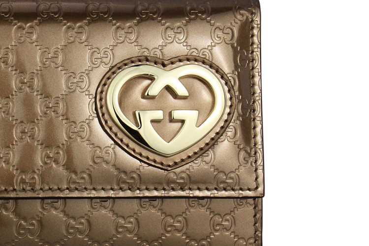 gucci/古驰 女士橄榄色漆皮印花logo桃心钱包 251861 aza2g 2527